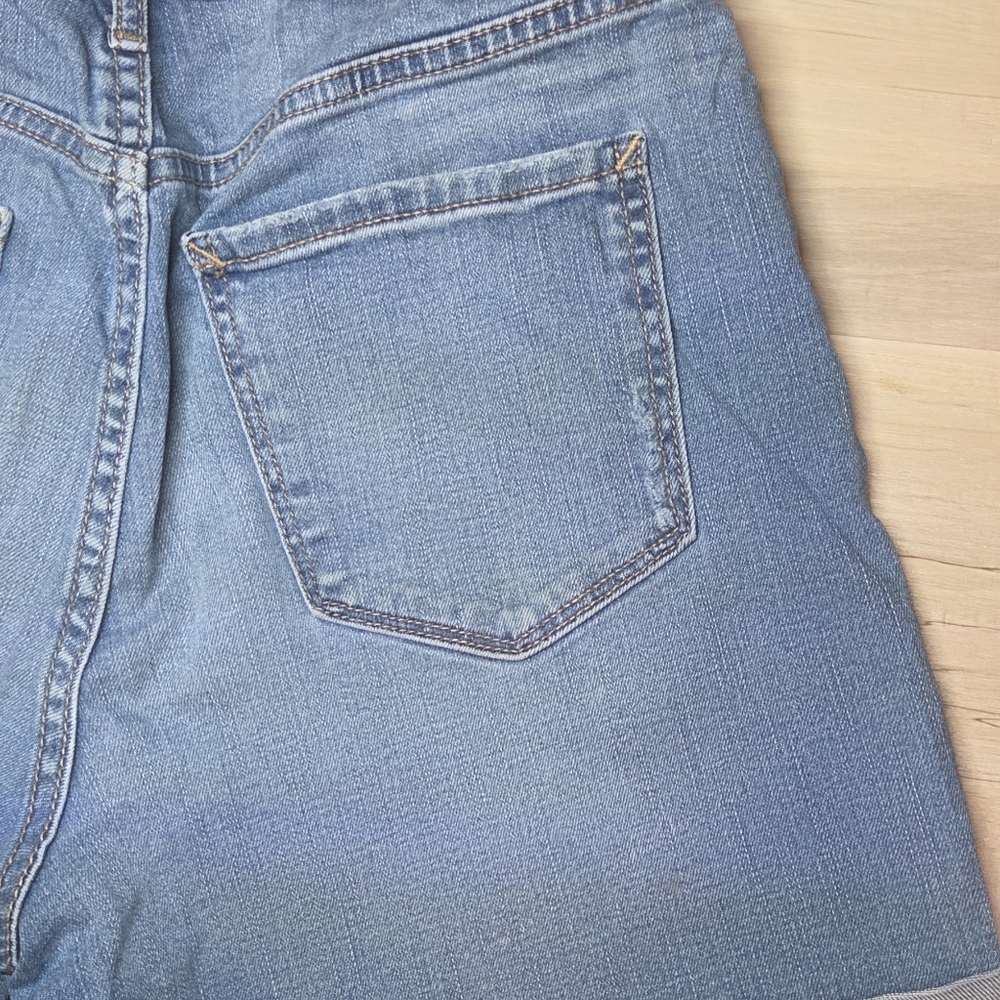 A.n.a. Women's Blue Denim Roll-Cuff Shorts 5" inseam Size 6 - Picture 3 of 7